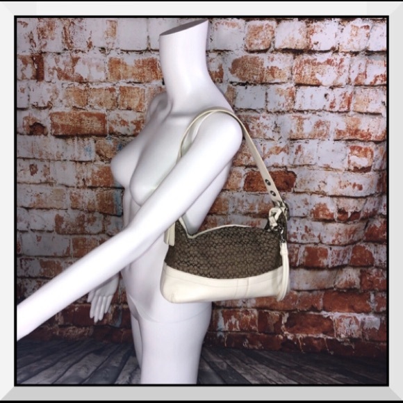 🌟 Signature Coach Shoulder Bag - Picture 3 of 12